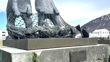 Monument to the lost sailors - Ísafjörður