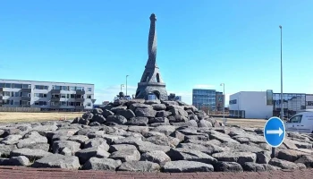 Snúinn Eiffelturn - Parísartorg