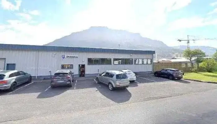Ahaldahus   Thjonustumidstod Opinber Skrifstofa - Eskifjorður