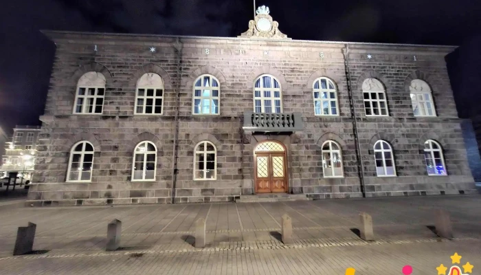 Althingishusid Nyjast - Reykjavík