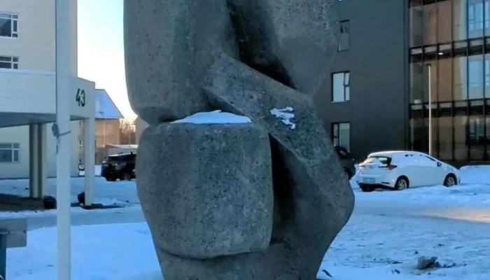 An Titils Eftir Hallstein Sigurdsson Skulptur - Reykjavík