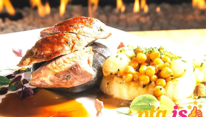 Berg Restaurant -  Matur Og Drykkur - Vík