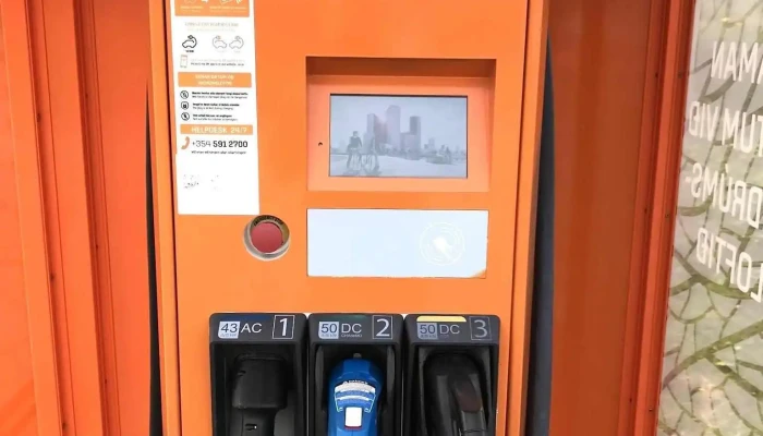Charge And Drive Charging Station - Miðhús 1