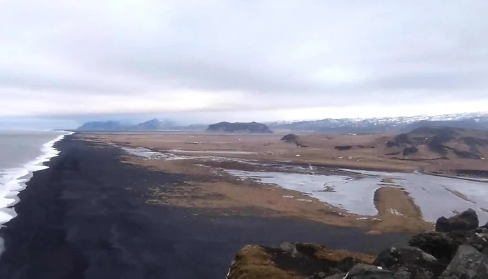 Dyrholaeyjarviti Nalægt Mer - Vík