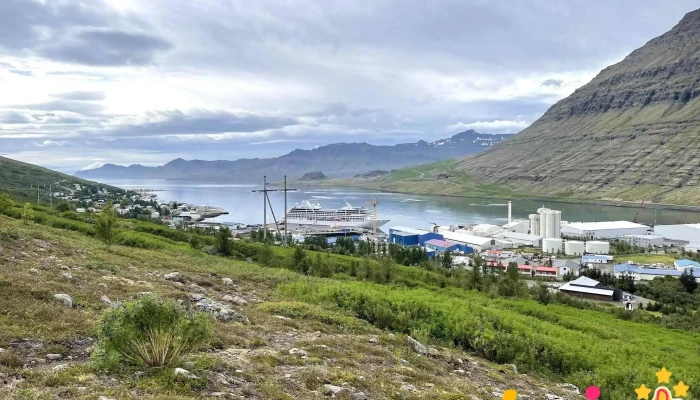 Eskifjordur Fotboltavollur - Eskifjorður