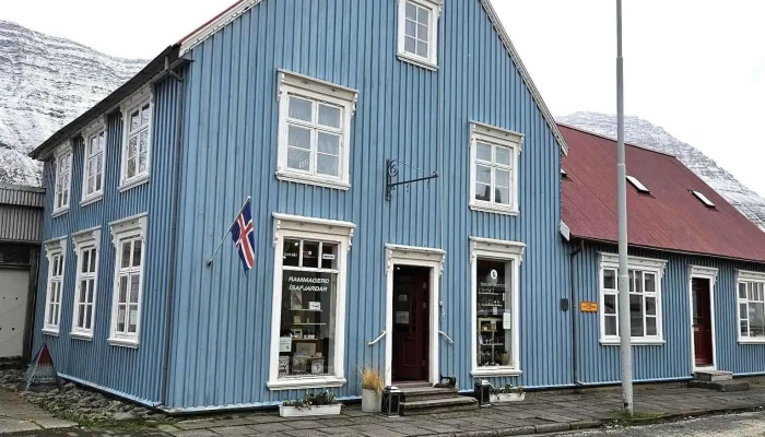 Falda -    Hannyrda  Og Skartgripaverslun Fra Eiganda - Ísafjörður