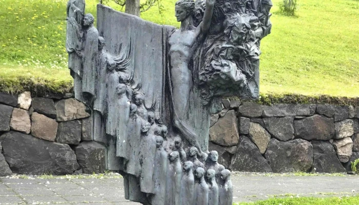 Frakkar A Islandsmidum Faskruðsfjorður - Fáskrúðsfjörður