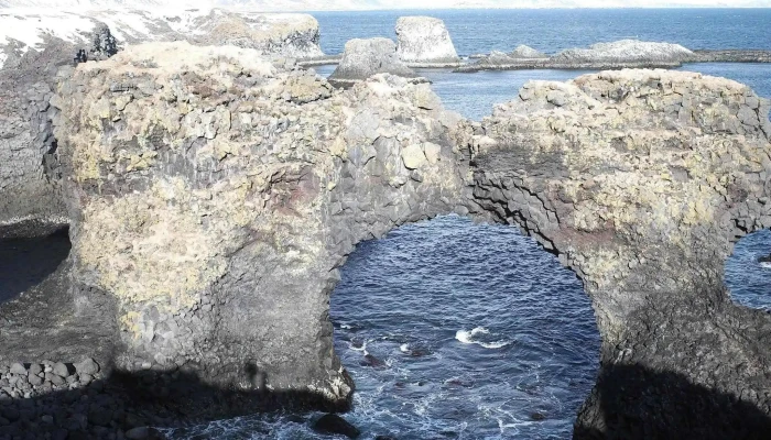 Gatklettur -  Umsagnir - Arnarstapi