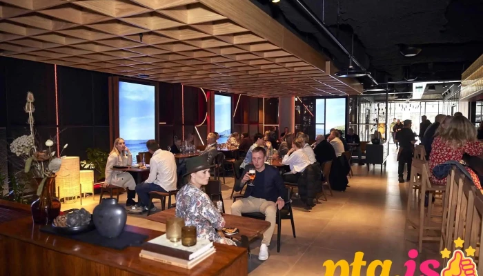 Hafnartorg Gallery -  Fra Eiganda - Reykjavík