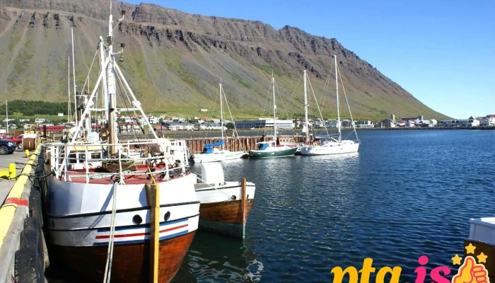 Hafnir Isafjardarbaejar Batur - Ísafjörður