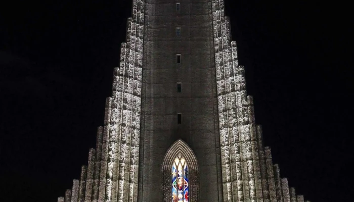 Hallgrimskirkja -  Nalægt Mer - Reykjavík