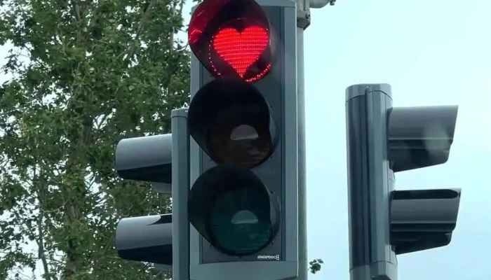 Hearts Of Akureyri Traffic Light -  Myndskeid - Akureyri