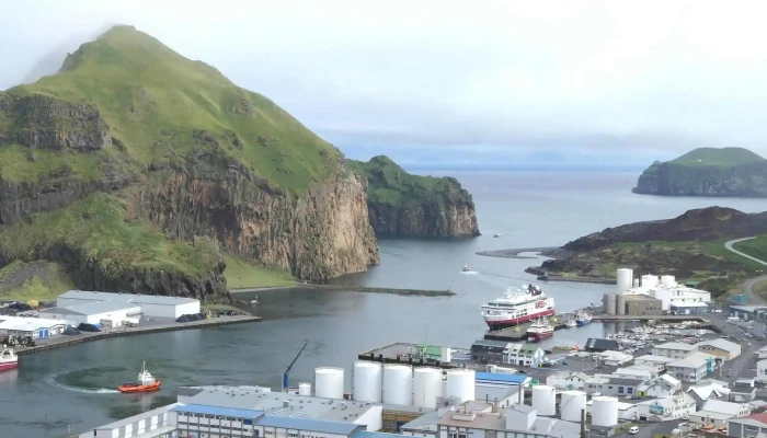 Heimaey -  Opið Nuna - Iceland