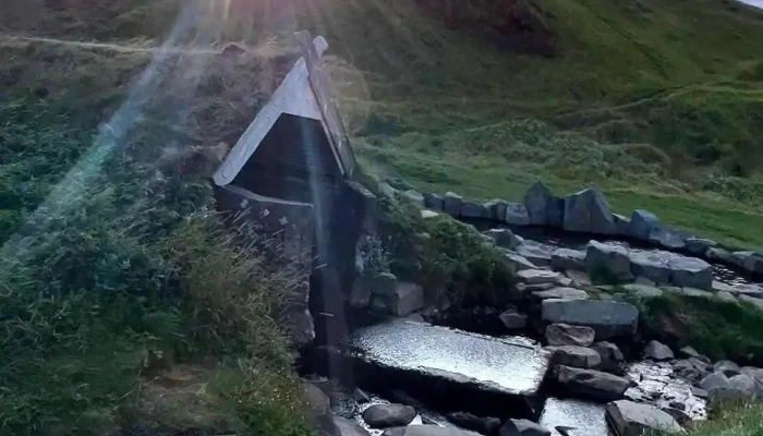Hrunalaug -  Myndskeid - Flúðir