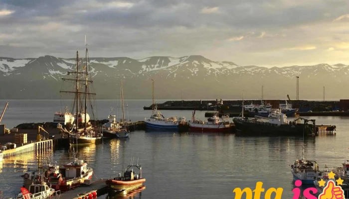 Husavikurhofn Fjall - Húsavík