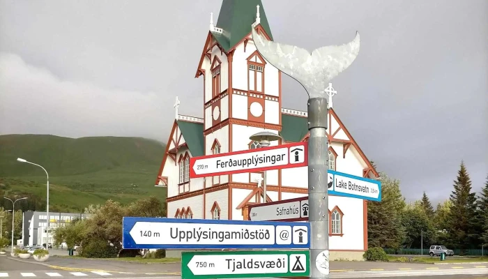 Husavikurvollur Heimilisfang - Húsavík