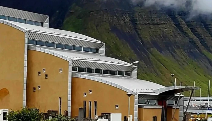 Isafjardarkirkja Einkunn - Ísafjörður
