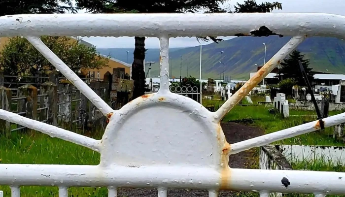 Isafjardarkirkja Verð - Ísafjörður