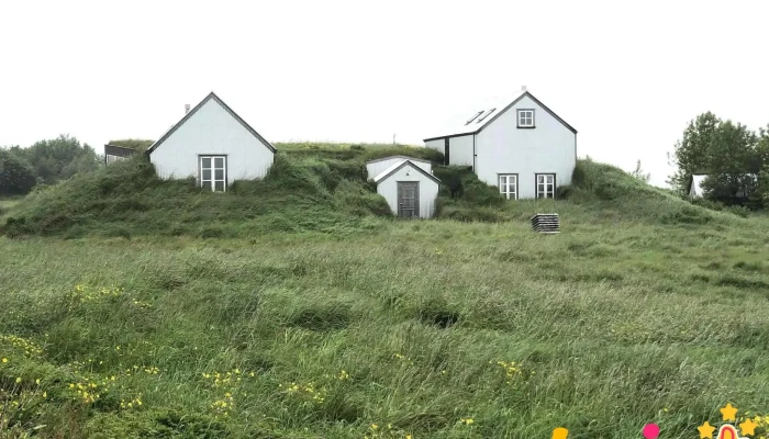 Islenski Baerinn   Turf House Minjasafn - Selfoss