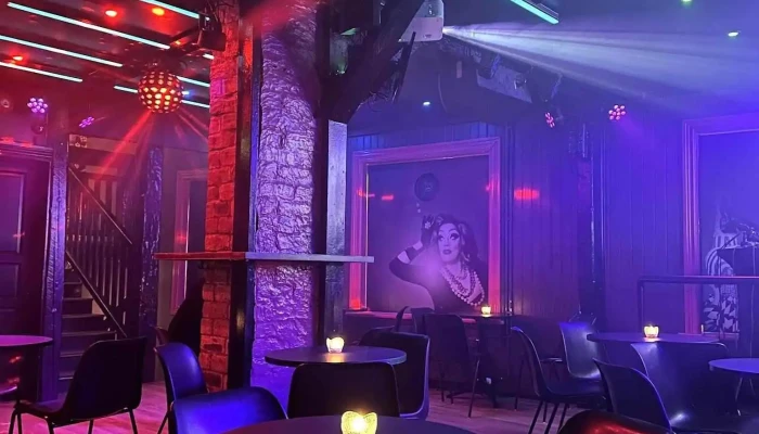 Kiki Queer Bar Stemning - Reykjavík