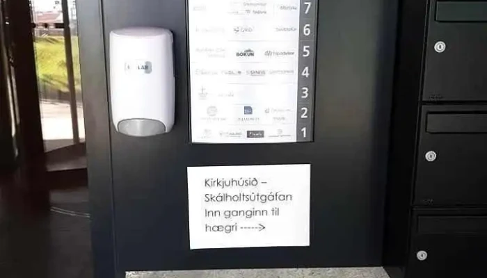 Kirkjuhusid   Skalholtsutgafan Ad Innan - Reykjavík