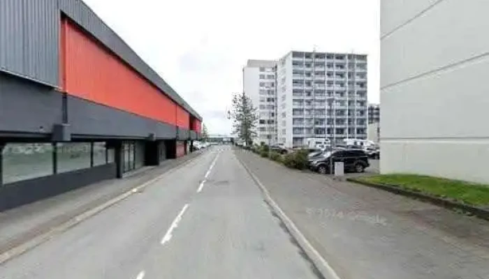 Knur -  Truarsamkomuhus - Kópavogur
