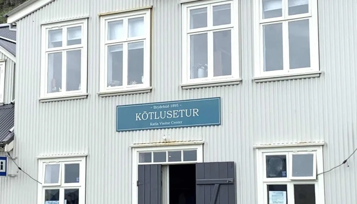 Kotlusetur   Upplysingamidstod Nalægt Mer - Vík