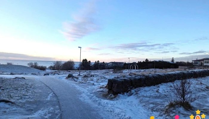 Leikvöllur - Unnamed Road