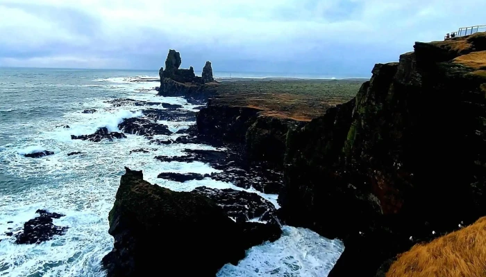 Londrangar Staðsetning - Hellnar