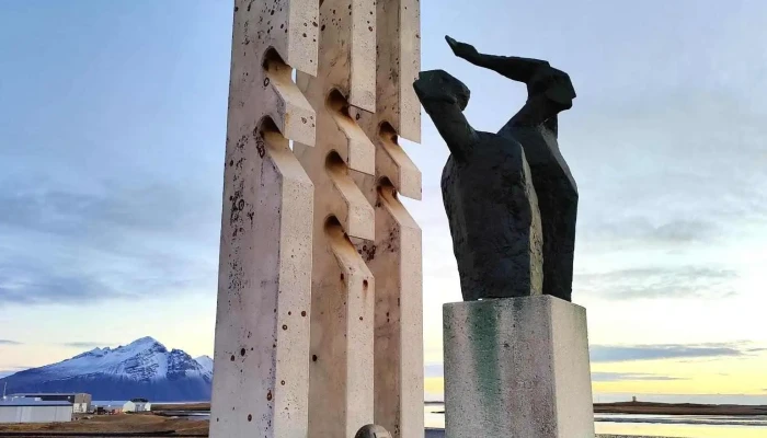 Minnisvarði Um Sjomenn Og Sjosokn Hornfirðinga Og Austfirðinga Hofn I Hornafirði 2 - Höfn Í Hornafirði
