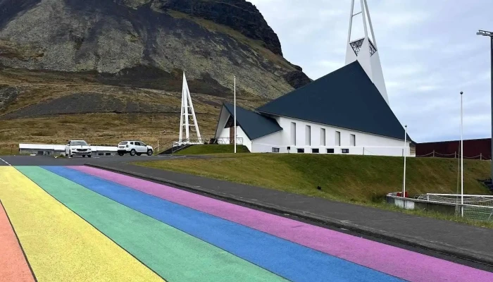 Olafsvik Rainbow Street Fjall - Ólafsvík