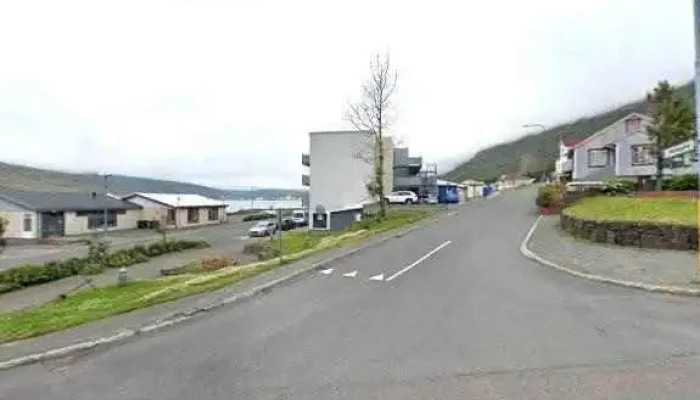 Orientu Im Culus -    Austur I Rassgati Tonleikastaður Fyrir Lifandi Tonlist - Neskaupstaður