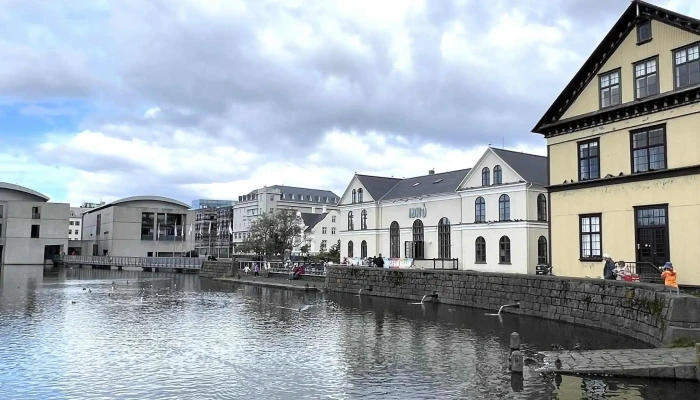 Othekkti Embaettismadurinn   Magnus Thomasson Hvar - Reykjavík