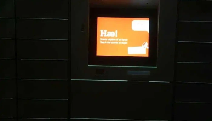 Postbox Akureyri Vid Landsbankann Myndskeid - Akureyri