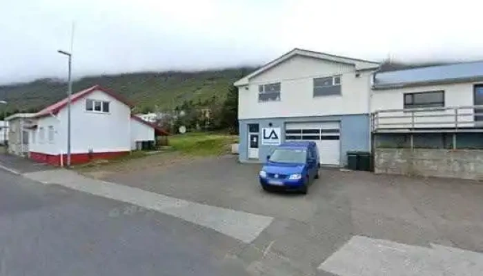 Postbox Neskaupstad Vid Kjorbudina Posthus - Neskaupstaður