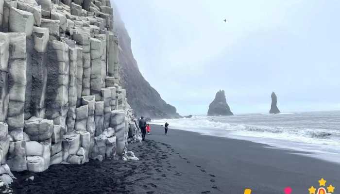 Reynisdrangar Cliffs -  Ferðamannastaður - Vík