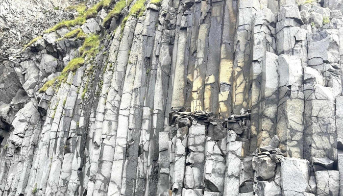 Reynisdrangar Cliffs -  Nalægt Mer - Vík