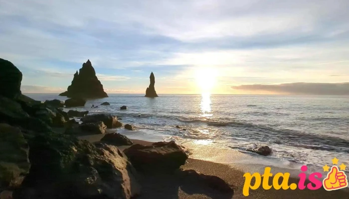 Reynisdrangar -  Myndskeid - Vík