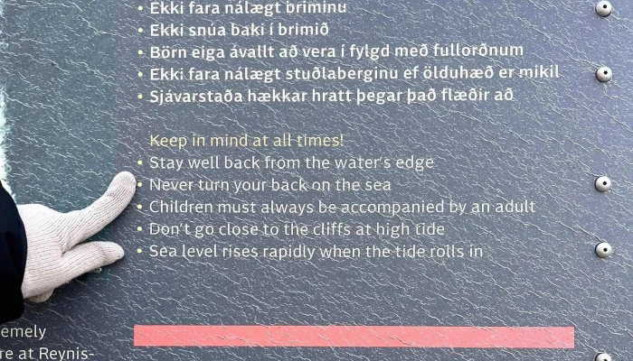 Reynisdrangar -  Staðsetning - Vík