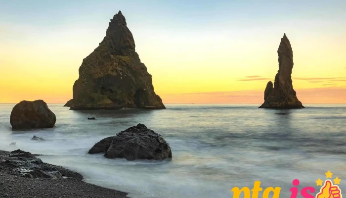 Reynisdrangar -  Utsýnisstaður - Vík