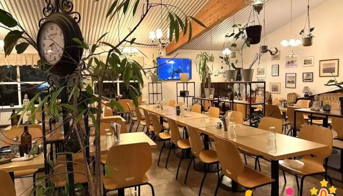 Röstin Restaurant - The Old Lighthouse Café - Garður