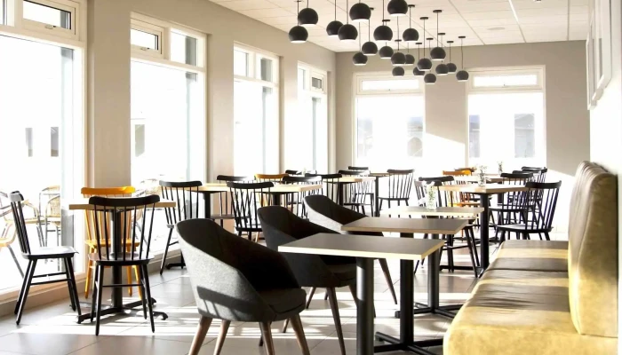 Stracta Bistro - 850 Hella
