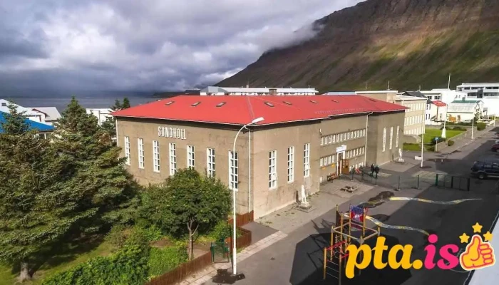 Sundholl Isafjardar Almenningssundlaug - Ísafjörður