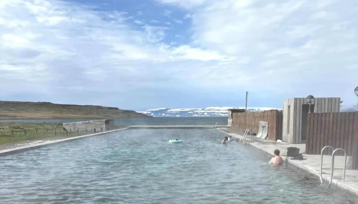 Sundlaugin A Reykjanesi Kynning - Reykjanesskóli
