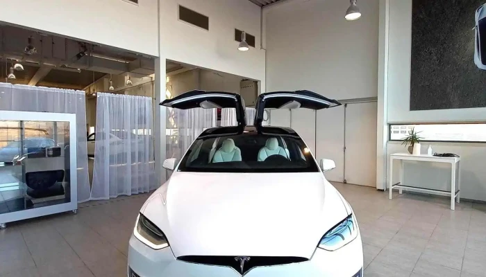 Tesla -  Ad Innan - Reykjavík