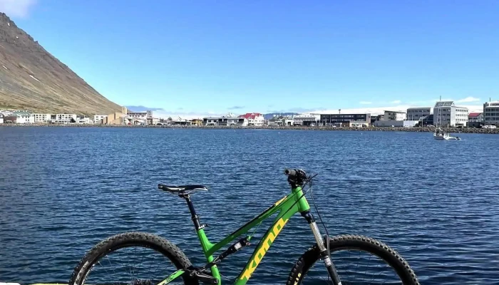 The Fjord Hub -  Fra Eiganda - Ísafjörður