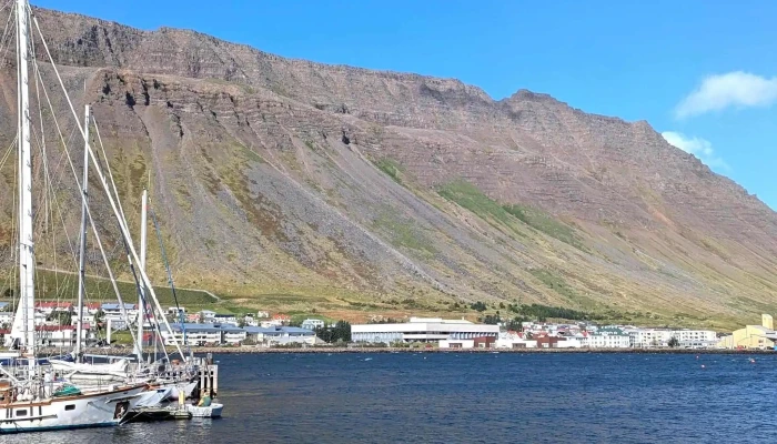 Tjoruhusid Verð - Ísafjörður
