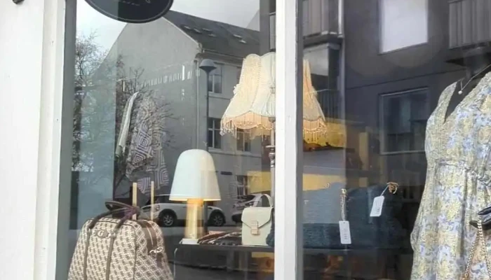 Ungfruin Goda Myndskeid - Reykjavík