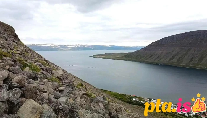 Upplysingamidstod Ferdamanna Myndskeid - Ísafjörður