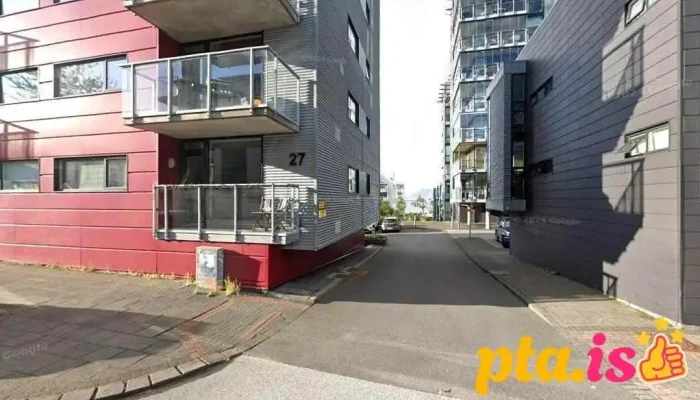 Vefurinn er í vinnslu en opnar mjög fljótlega aftur. - Reykjavík